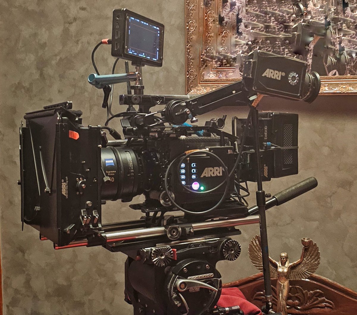 OmkarsClicks's tweet photo. ARRI दिसला😍
My problem is I'm more interested in the camera system then the script in hand 🫣😝
#new_project
#tiny_part https://t.co/cW5jd3iyyh