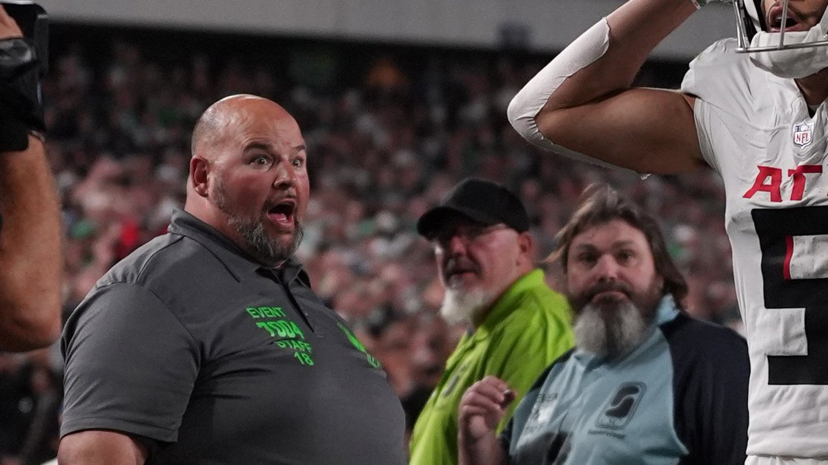 AtlantaFalcons's tweet image. Same tho 😮