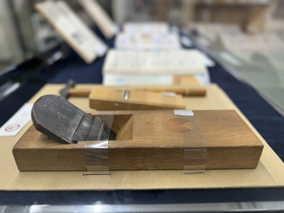 大学の図書館で教科書展に出展しています