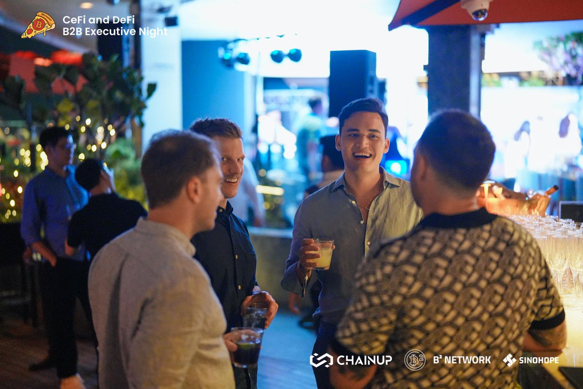 eventfloHQ's tweet photo. What a night! Golden hour for @eventfloHQ presenting on top of the world at Marina Bay Sands ✨ #FloTime
Thanks to @ChainUpOfficial for having us. Next up @TOKEN2049 🚀
