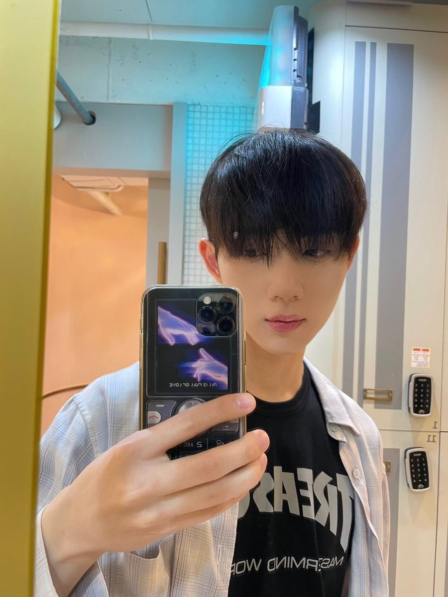 TPST_twt's tweet photo. [#형섭] 즐겁고 행복한 추석🩵
모두모두 풍성한 한가위 보내세요 :) https://t.co/0XJQNgK1BD