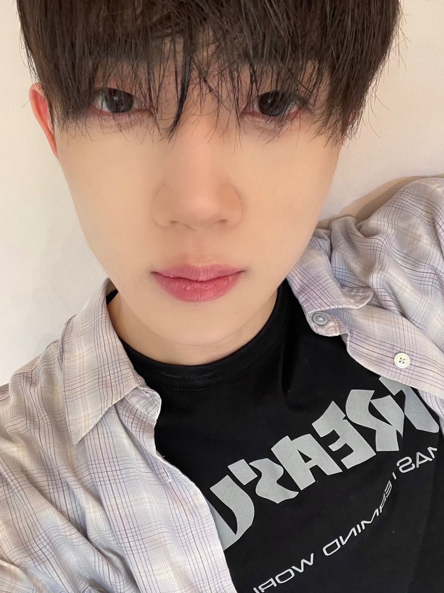 TPST_twt's tweet photo. [#형섭] 즐겁고 행복한 추석🩵
모두모두 풍성한 한가위 보내세요 :) https://t.co/0XJQNgK1BD