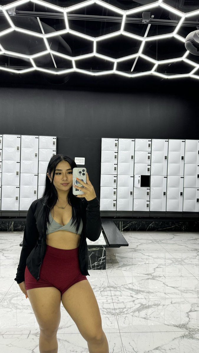 tiffanhitoffy's tweet photo. late gym sesh https://t.co/QePcX6G8ec