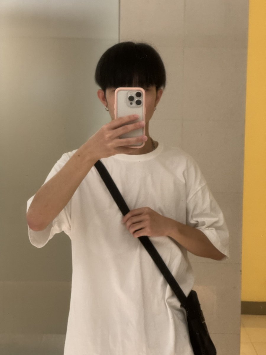 ［交友］ 
推友：地瓜 <a href="/chy_10_14/">地瓜</a> 
自介：
(1)身高/體重/年齡：173/56/19
(2)性向：同性戀
(3)生活圈：台北高雄
(4)角色：1
(5)留言： 找朋友、找伴侶、約、找包養

合作邀約、投稿，歡迎聯繫Line@