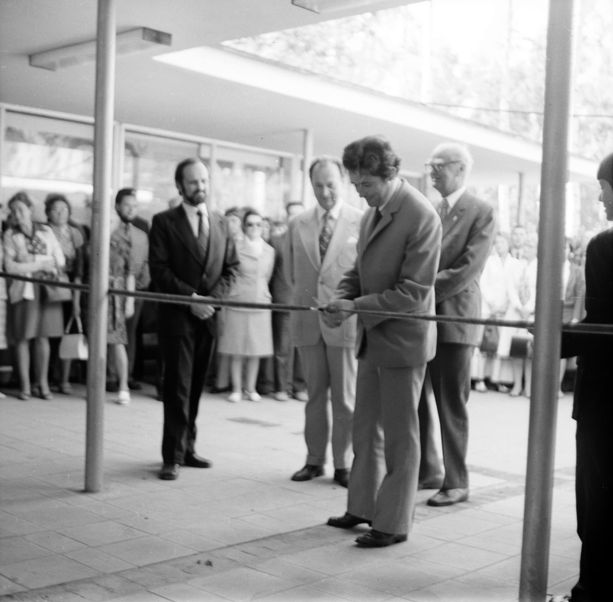 Dokładnie 50 lat temu pierwsi goście weszli do Nowego ZOO w Poznaniu. Ciesząc się z rocznicy jesteśmy myślami z koleżankami i kolegami z walczących z powodzią ZOO: we Wrocławiu, Opolu, Ostrawie i Bratysławie. 
#Zoo #50LatNowegoZoo #Poznań