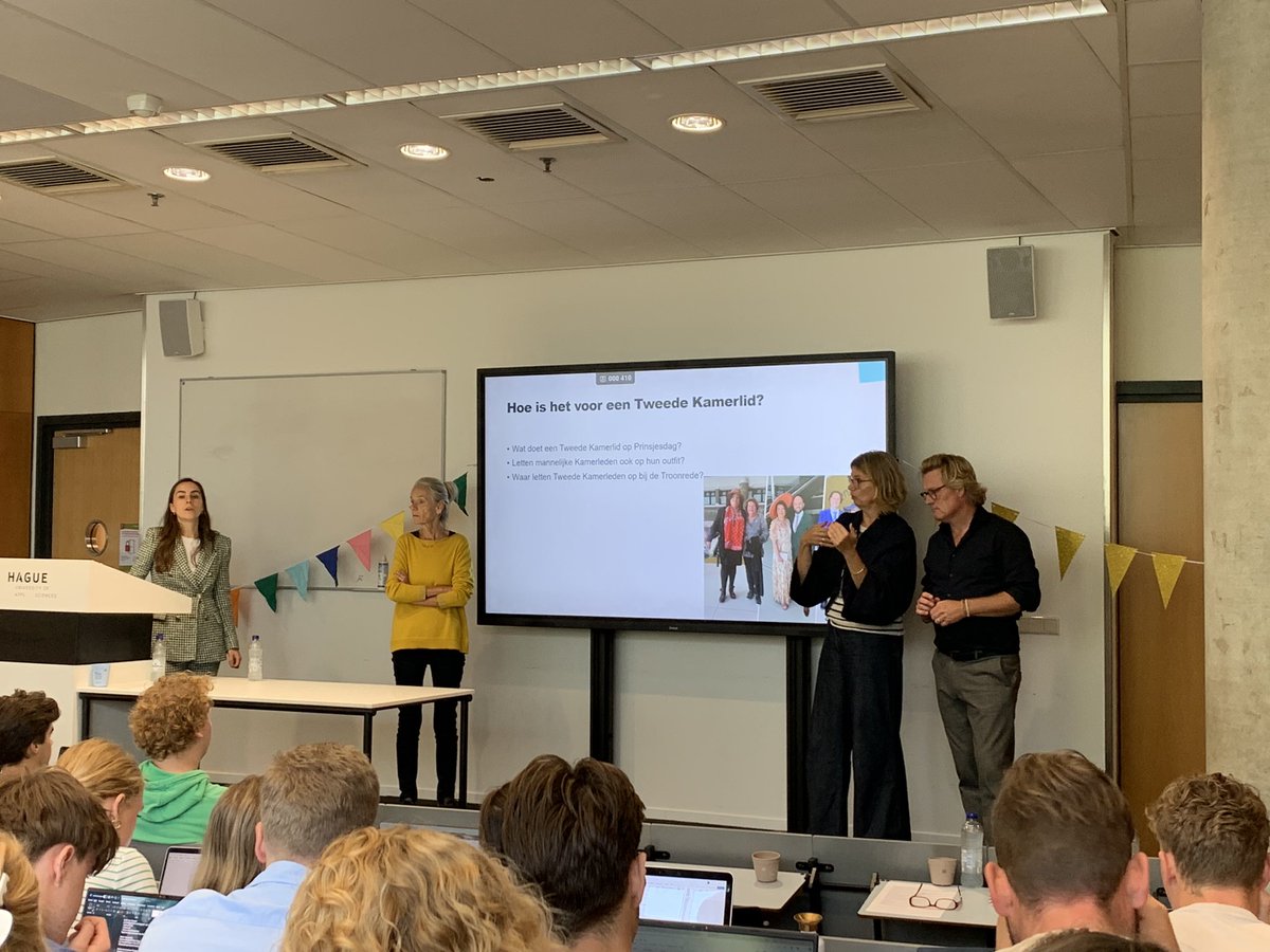 Aukje van Roessel, <a href="/roosvermeij/">Roos Vermeij</a>  en <a href="/Worsdorfer/">Martin Wörsdörfer</a> vertellen onze eerstejaars over de ins en outs van #Prinsjesdag op <a href="/dehaagse/">De Haagse Hogeschool / THUAS (INACTIEF/INACTIVE)</a> . <a href="/CarolineVerduin/">Caroline Verduin</a> presenteert.