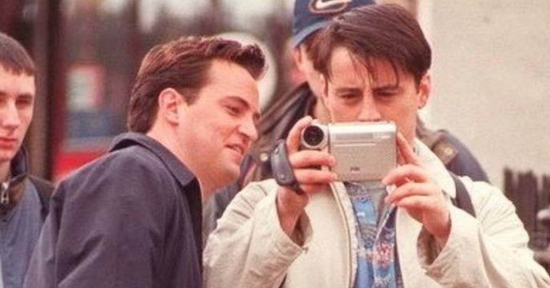ChandlerBing_12's tweet image. Joey Tribbiani invented vlogging