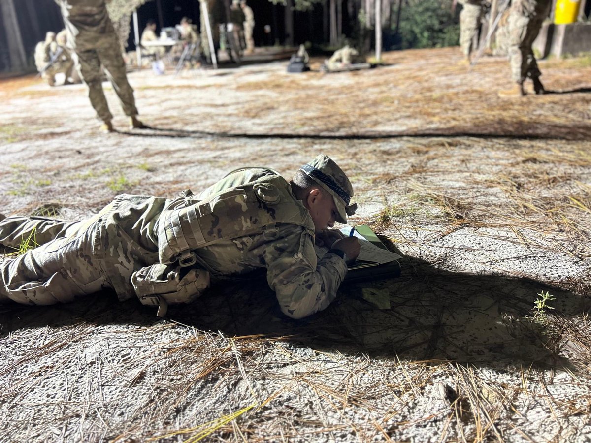 CASCOM_CSM's tweet image. Day two of the DSOY competition complete! DS Melendez completed grueling tasks from night and day land navigation, fit to win, and wrote an essay. @SCoE_CASCOM 

#TRADOCDSOYCompetition
#SupportStartsHere