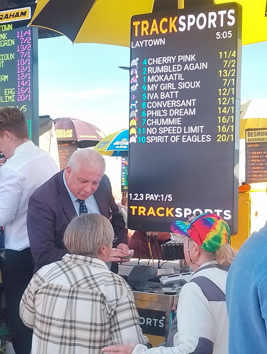 JoeSeward1's tweet image. Bookmakers seemed happy with proceedings @Laytown_Races yesterday . Six races on the card always goes down well .
Local layers Track Sports weren't too far from home . 
#Laytown 
#OnTheBeach 
#HorseRacing