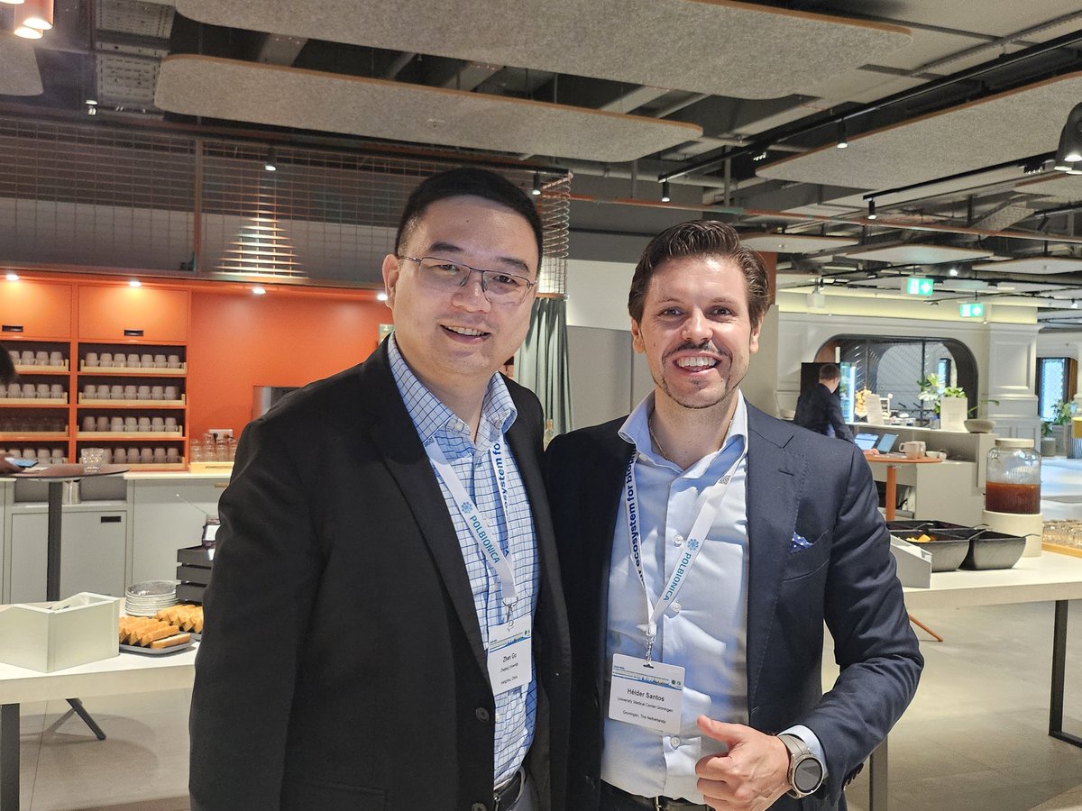 SantosLab_UMCG's tweet photo. Prof. Gu @guzhenlab now presenting the amazing work #CESB 2024 on Cell-drug conjugates and much more. Fantastic work and great to catch up together again. https://t.co/XwG3rrZjEK