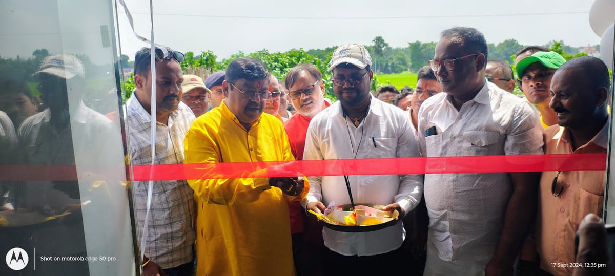 AshokAgarwalKtr's tweet photo. आज प्राणपुर विधनसभा के बमनी, लाभा में प्रो० संतोष मोटर्स के यामाहा शोरूम का फिता काटकर उद्घाटन किया l
#yamaha #showroom #katihar #labha #ashokkumaragarwal https://t.co/ALb7jTLzl5