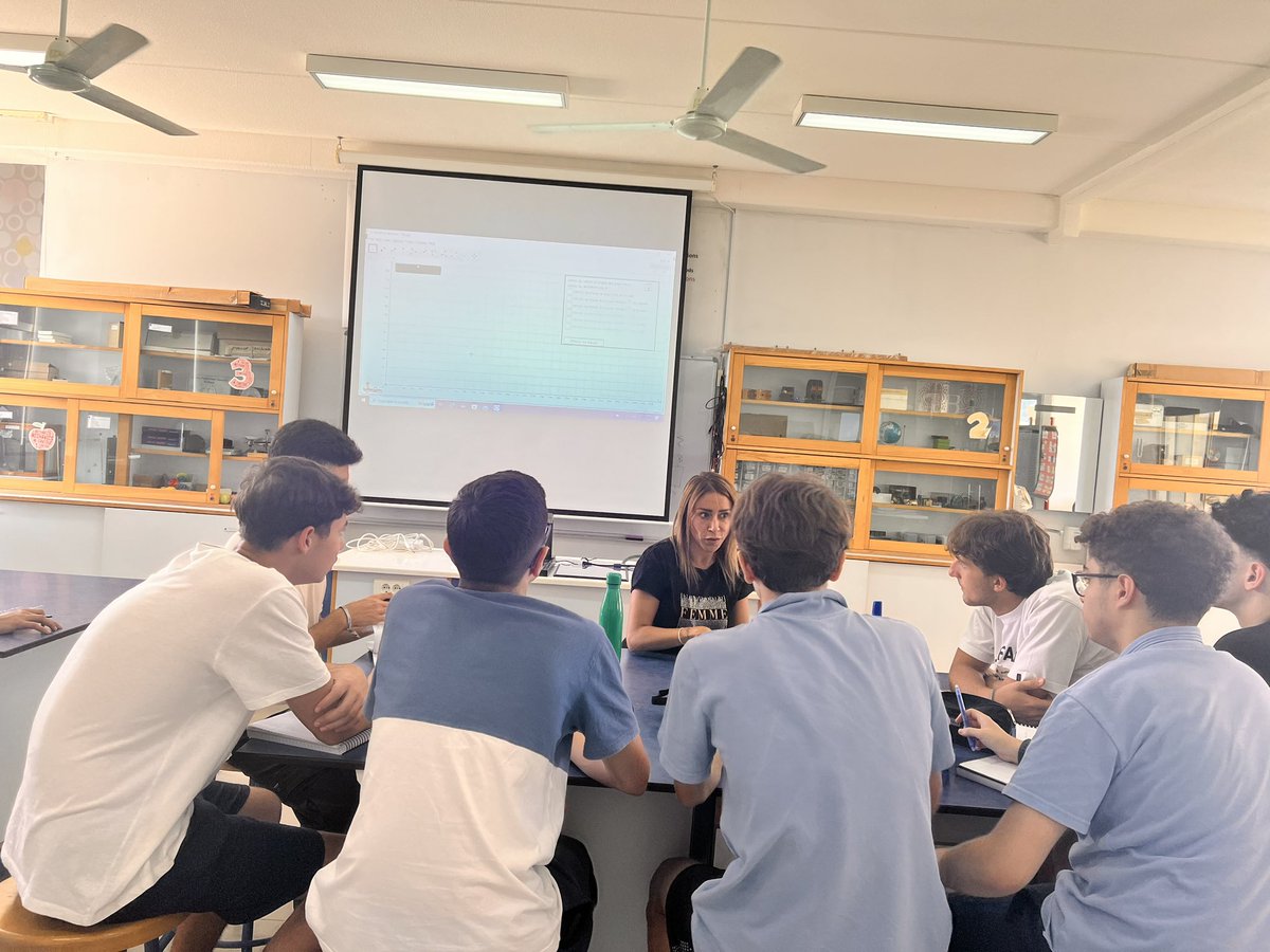 daniasaadmakhh1's tweet image. IB1 Physics students in the lab today with Dr. Sally, exploring projectile motion through hands-on experiments and simulations using GeoGebra! 🚀 #PhysicsInAction #IBPhysics #STEMLearning @Hhhsinfo @ea_rania @NaghamAbouAli2 @ShawaSally