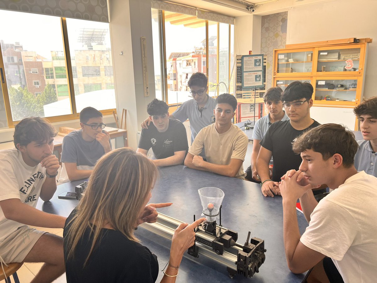 daniasaadmakhh1's tweet image. IB1 Physics students in the lab today with Dr. Sally, exploring projectile motion through hands-on experiments and simulations using GeoGebra! 🚀 #PhysicsInAction #IBPhysics #STEMLearning @Hhhsinfo @ea_rania @NaghamAbouAli2 @ShawaSally