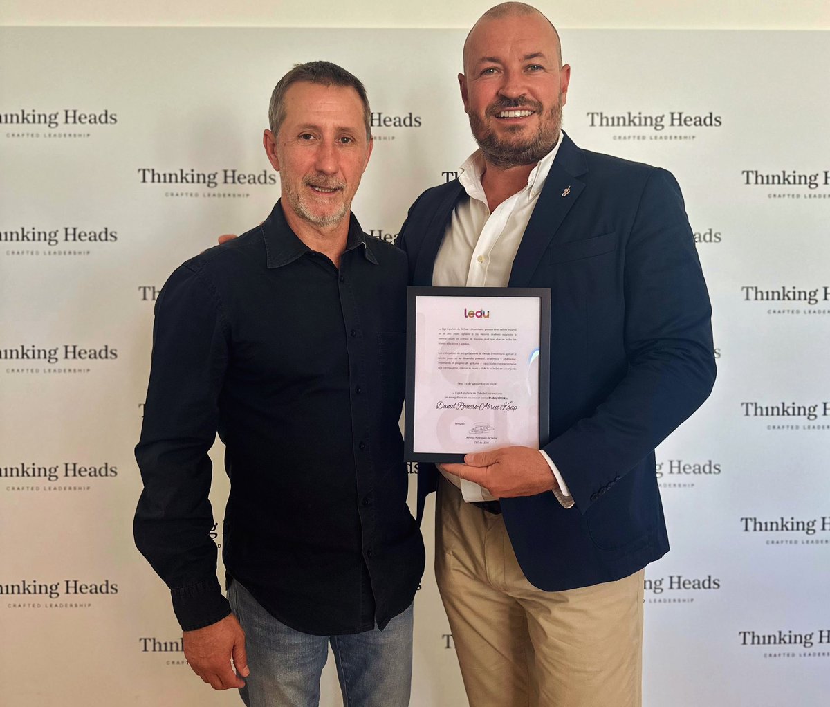 Daniel Romero Abreu, presidente de <a href="/ThinkingHeads/">Thinking Heads</a>, es nuevo embajador de Ledu. Un merecido reconocimiento a su decisivo apoyo para impulsar la Liga postcovid y su constante empuje. Gracias, querido Dani, por ser un salvavidas del #TalentoLedu en tiempos de zozobra y borrascas.
