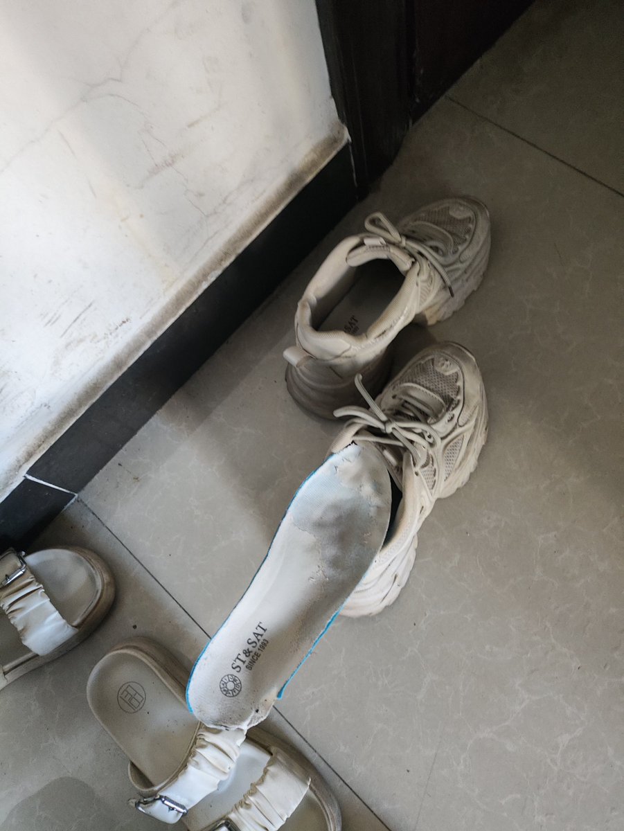 这鞋垫明显被糟蹋过
