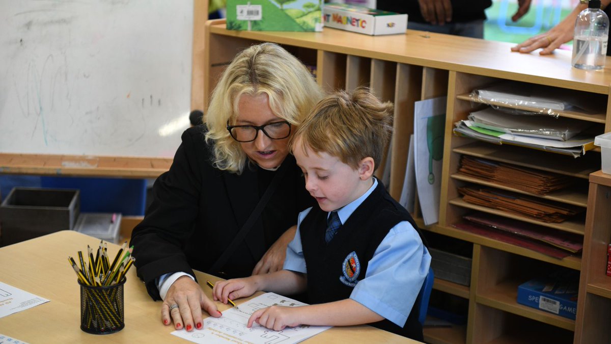 This morning, our Reception pupils were joined by their parents following a parent workshop. Together, our pupils and their parents worked to find ways of showing the number 4 through fun activities. Thank you to all who came! #limitlesslearning