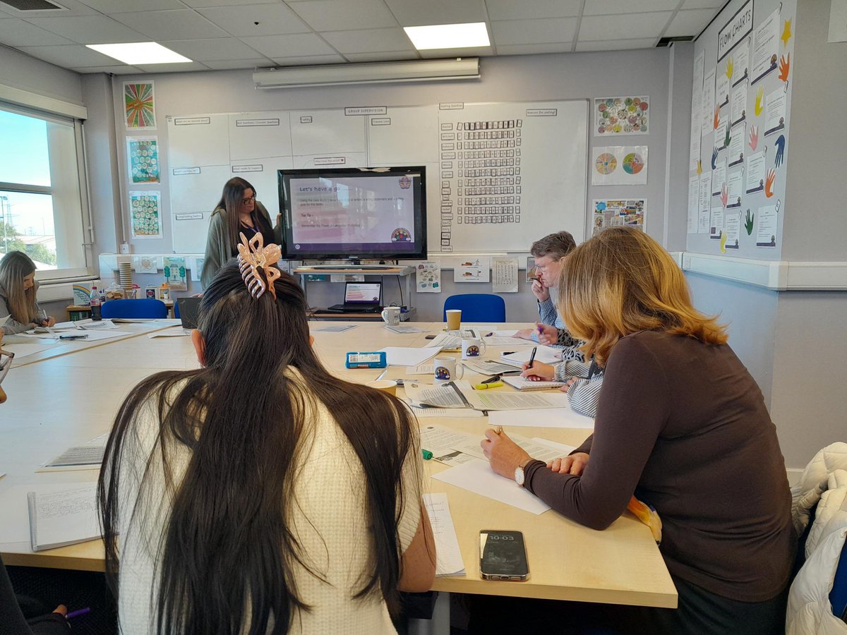 CSWARedcar tweet media