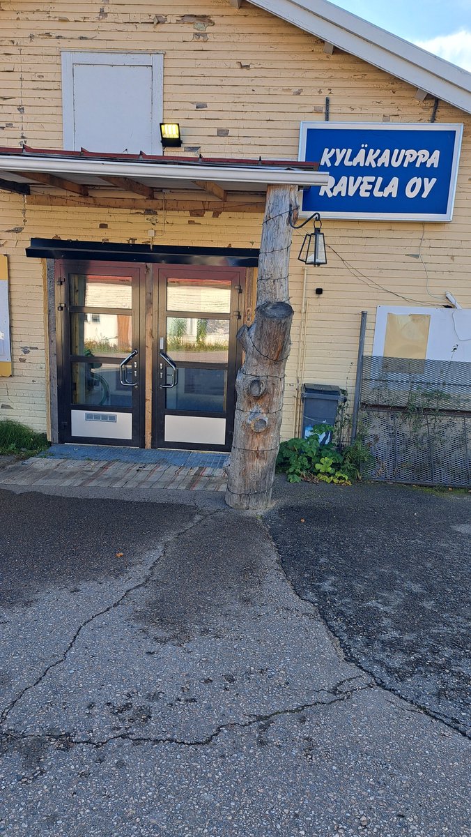 #ruska2024 jos joku on varma niin se ettei ole mikään tylsä k tai s kauppa.  Kunnon vanhanajan kyläputiikki