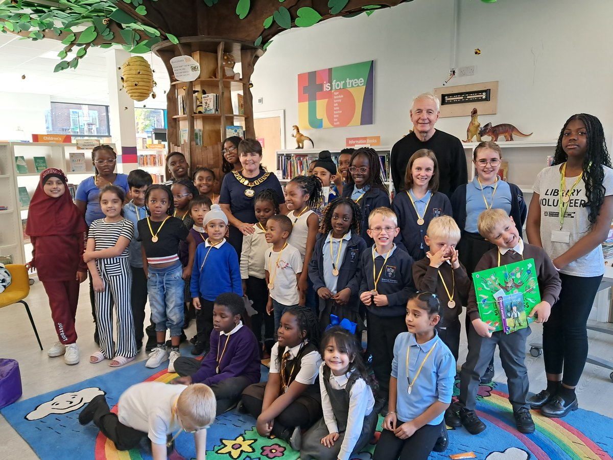 We were thrilled to have <a href="/LordMayorNottm/">LordMayorOfNottm</a> and Cllr Chapman present the medals and prizes to children completing the Summer Reading Challenge at Strelley Road Library last night!😊

Well done to all who've taken part this year!

summerreadingchallenge.org.uk