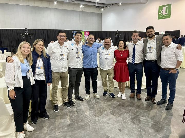 Family picture at @Intersolar Mexico 2024:

Collector manufacturers 🇲🇽:
Módulo Solar, Tecnosol and H Solar 

System integrators:
Distrito Energía 🇲🇽, Neo Energy 🇵🇦 and Swissol 🇨🇷 

Lovely to see them together and promoting the solar thermal industry from LATAM!

#HeatChangers