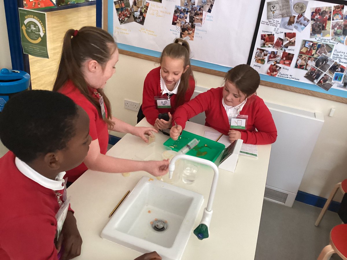 HGPAMrsW's tweet photo. @ciecyork What a fantastic morning with Mrs Cornwell, we have learnt all about gases and BP! 
#harrowgatestem #harrowgateacademy #harrowgatescience https://t.co/4zrn1adHJc