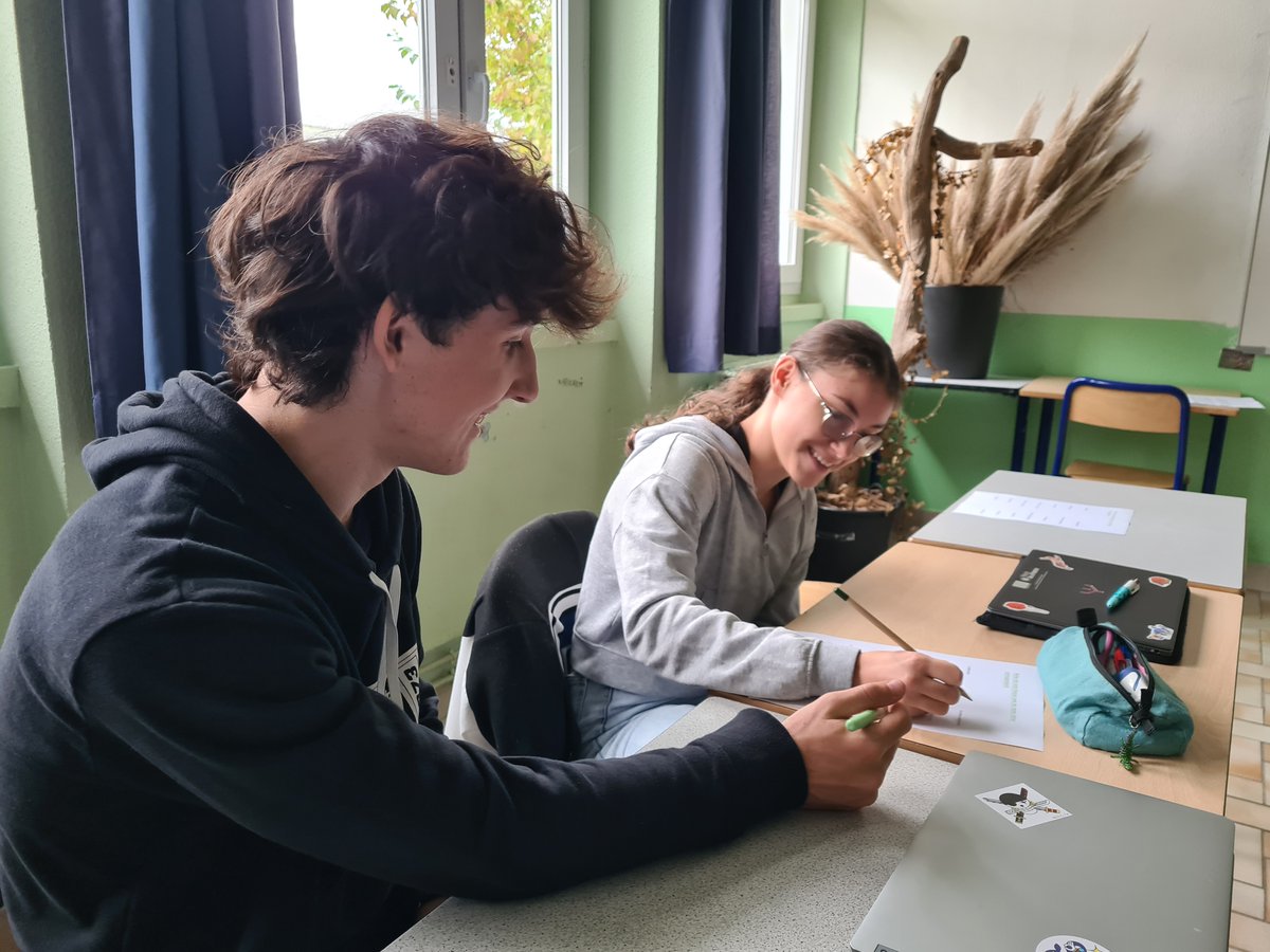 Oraux sur la #biodiversité forestière 🐹🐗🐍🐦 des terminales #gmnf 😊
Les #lycéens présentent leurs #animations à la #classe qui participe en tant que public 🌿

#ecoledusavoirvert #chep78 #laventureduvivant #enseignement #environnement #nature #faune #flore  #bacpro #lyceepro