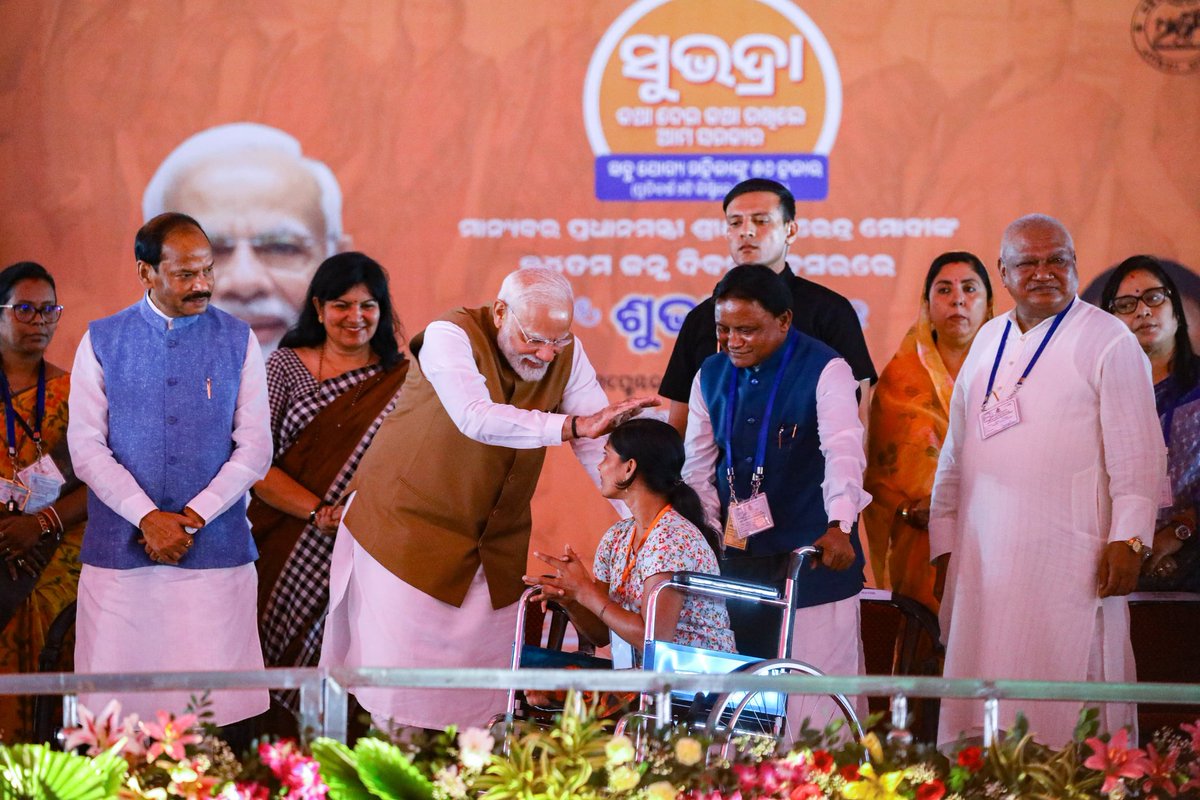 dpradhanbjp's tweet photo. ନାରୀର ଆର୍ଥିକ ପ୍ରଗତିରେ ହେବ ପରିବାରର ଉନ୍ନତି ।  

ଭୁବନେଶ୍ୱର ଠାରେ ଲକ୍ଷାଧିକ ମାତୃଶକ୍ତିଙ୍କ ସମାବେଶରେ ଦେଶର ଲୋକପ୍ରିୟ ପ୍ରଧାନମନ୍ତ୍ରୀ @narendramodi ଙ୍କ କରକମଳରେ ଓଡ଼ିଶାରେ ଶୁଭାରମ୍ଭ ହୋଇଥିବା ‘ସୁଭଦ୍ରା’ ଯୋଜନା ଏବଂ ପ୍ରଧାନମନ୍ତ୍ରୀ ଆବାସ ସହରୀ ଯୋଜନା ୨.୦ ଓ ବିକାଶମୂଳକ କାର୍ଯ୍ୟର ଶିଳାନ୍ୟାସ ଏବଂ ଉଦଘାଟନ ସମାରୋହରେ ଓଡ଼ିଶାର ରାଜ୍ୟପାଳ @dasraghubar, ମୁଖ୍ୟମନ୍ତ୍ରୀ @MohanMOdisha, ଉପମୁଖ୍ୟମନ୍ତ୍ରୀ, ମନ୍ତ୍��ୀ, ସାଂସଦ ଏବଂ ବ୍ୟକ୍ତିବିଶେଷମାନଙ୍କ ସହ ଯୋଗଦେଲି ।    

#HappyBdayModiji
#SubhadraYojana
#100DaysOfModi3