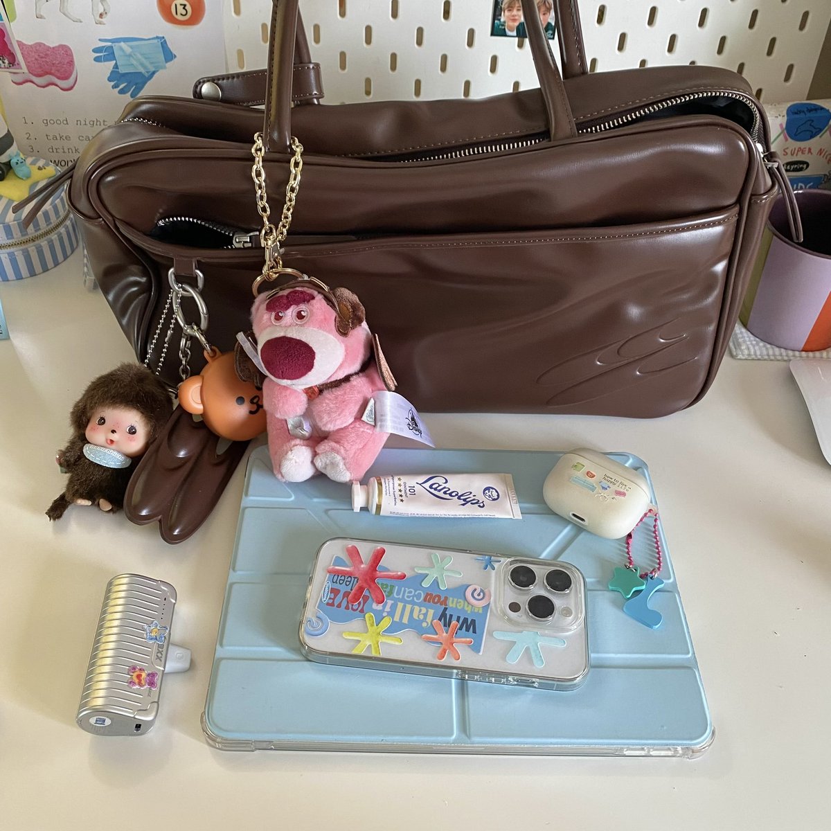 blueblo0ms's tweet photo. stuff 🐕‍🦺👔🍐♥️ https://t.co/BZ3lkAV7a9