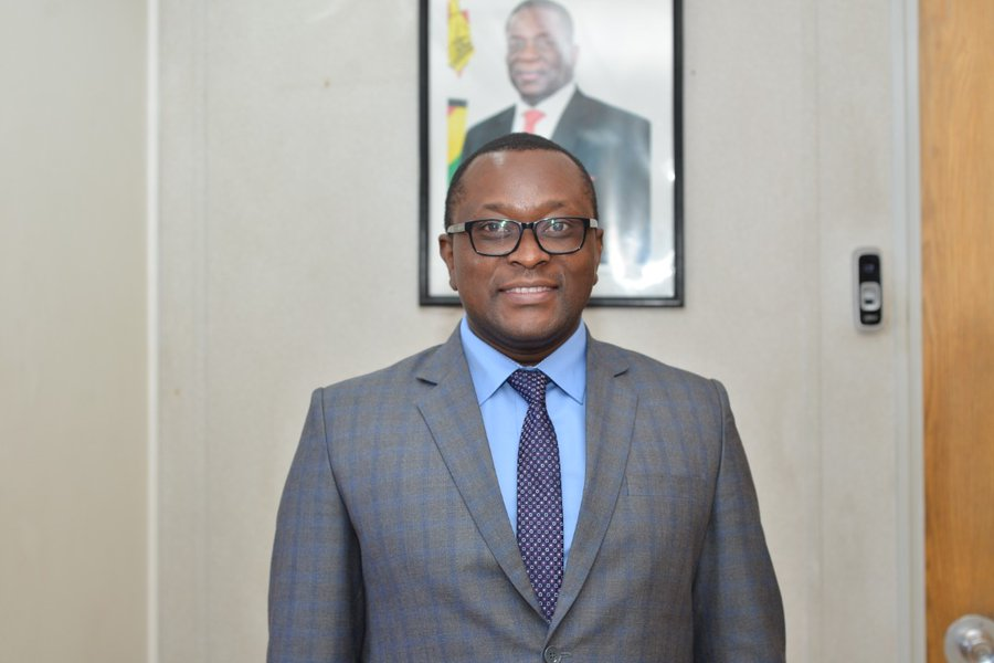 VulindlelaNdab2's tweet photo. Important clarification fm @InfoMinZW Minister @HonJMuswereJnr regarding the helicopter accident in #Masvingo. The helicopter, which was not carrying @edmnangagwa, experienced a technical fault & crash landed. #CAAZ is currently conducting investigations @Mug2155 @chrissy10charu https://t.co/DOoKAono3w
