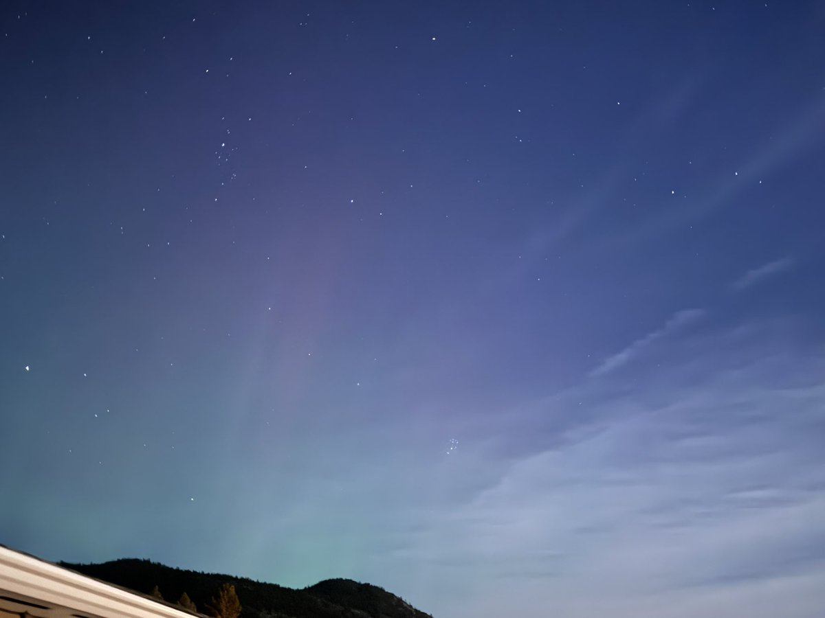 TreenaWood's tweet photo. Aurora over Merritt https://t.co/yiHd1Ry7L5