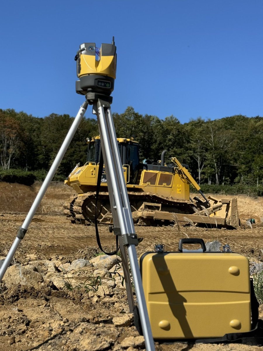 mko294's tweet image. 実践投入② 造成現場　GLSでもいいかと思ったけど、お客様が　#面トル　に興味あったので急遽休みにこっそり練習した　　
　#ESN  を持っていき3スキャン。ポケットの必要土量把握したいとのことだったのですぐ　#TRENDPOINT で 設計TIN比較で終了。試しに面トルRASTERでも設計TIN比較。土足りない💦