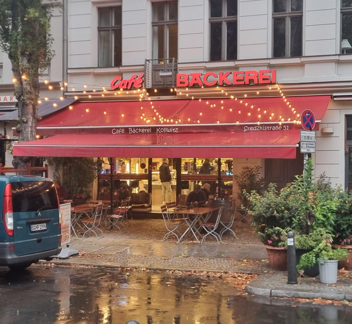 90Edwards's tweet image. Berlin bakery.