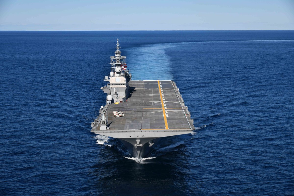 護衛艦「#かが」がF-35Bの艦上運用試験に向けて出港しました⚓️👋