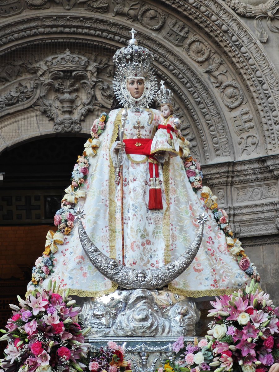 DevoMurcianas's tweet photo. Ntra. Sra. de la Fuensanta, acaba de salir de la Catedral, comienza la Ro

#DevocionesMurcianas  #LaMorenica #Patrona @ObispoCartagena @YacenteyLuz @CSCofradiasMur @CofraCaridad @VaSemanaSanta @ldx77 @DevocionesP @cruzpasion1531 @DiocDeCartagena @Alexml33 https://t.co/UjWHsLXy1H