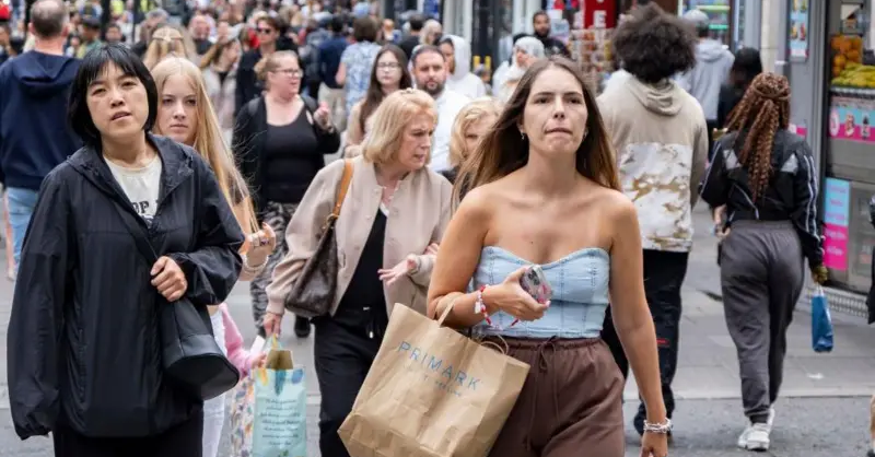 MayorofLondon's tweet photo. Today the government and I have announced exciting new plans to pedestrianise Oxford Street.

These plans will transform the experience of Londoners and tourists visiting the world-famous high street. We’re determined to create one of the finest public spaces in the world.