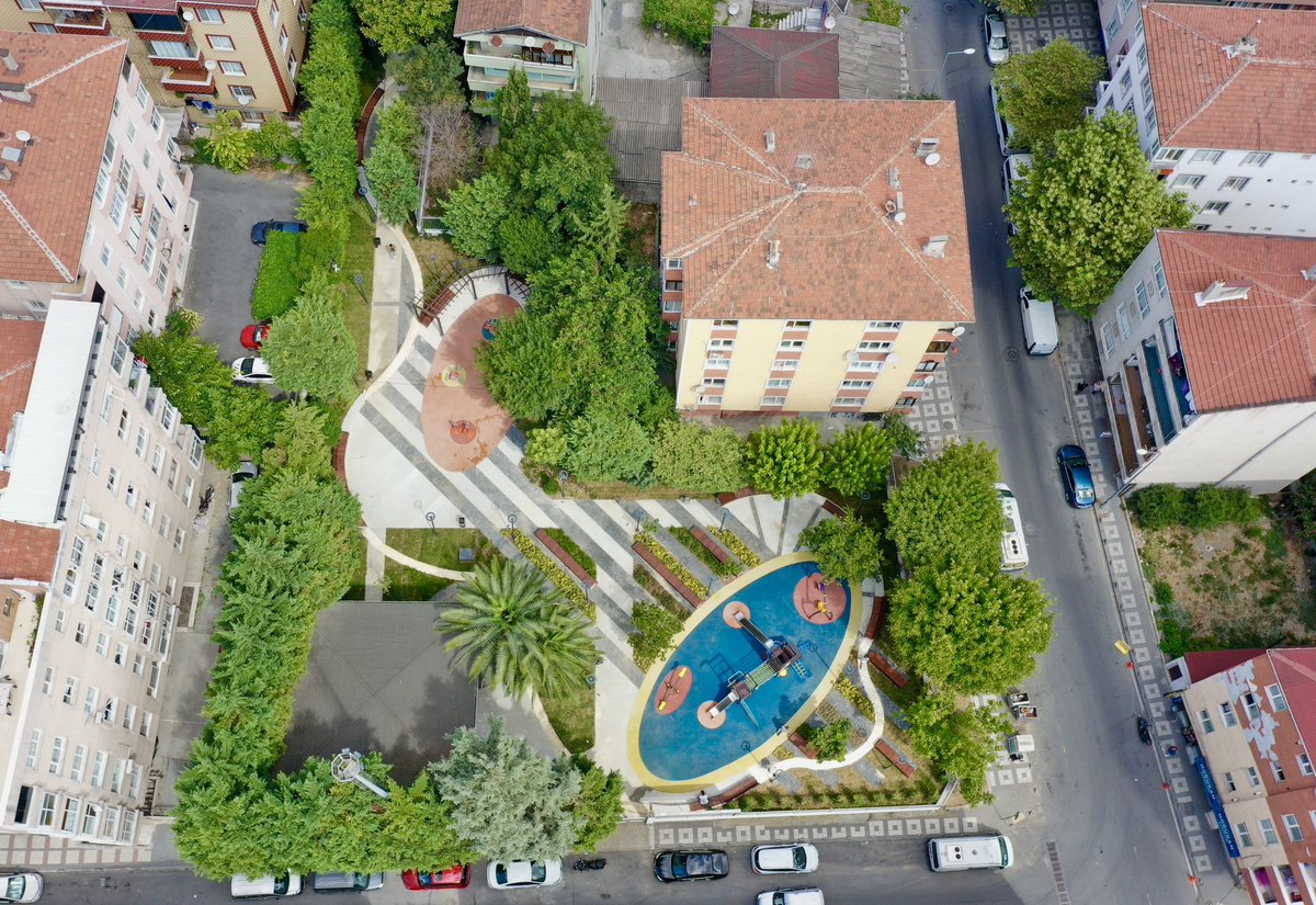 Parkımız yeni yüzüyle 🌳

Çocuklarımız için güvenli oyun alanları, yetişkinler için spor ve dinlenme alanları ile parkımızda huzur dolu anlar siz değerli komşularımızı bekliyor! 🌟

📍 Merkez Mahallesi, Merkez Parkı

#BağcılarSizinleGüzel❤️