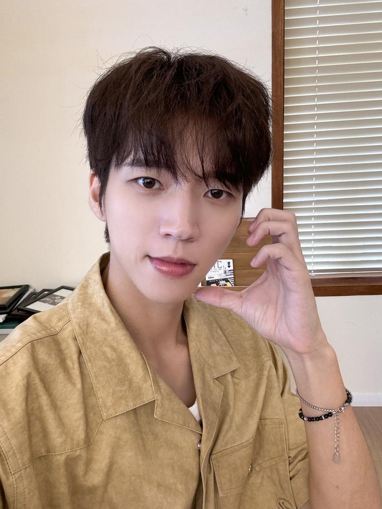 [📸] 

🌕추석 선물 도착🌕

우현이 하트 받고
행복한 연휴 보내세요(˶' ᵕ ' 🫶)

#남우현 #NAMWOOHYUN
#추석 #해피추석