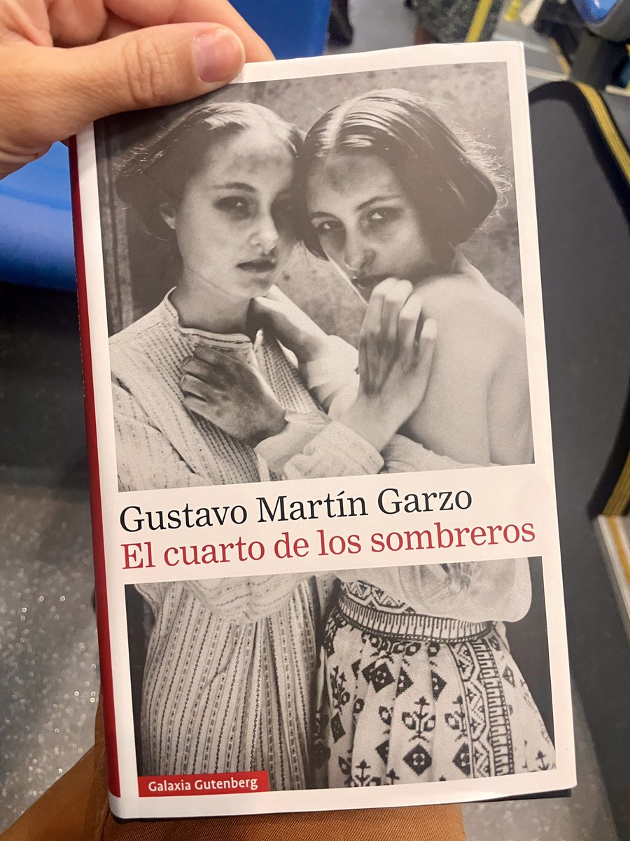 Gustavo Martín Garzo, sobre el oficio de escribir.
(El fragmento pertenece al recientemente publicado 'El cuarto de los sombreros', de <a href="/G_Gutenberg/">Galaxia Gutenberg</a> )

#literatura