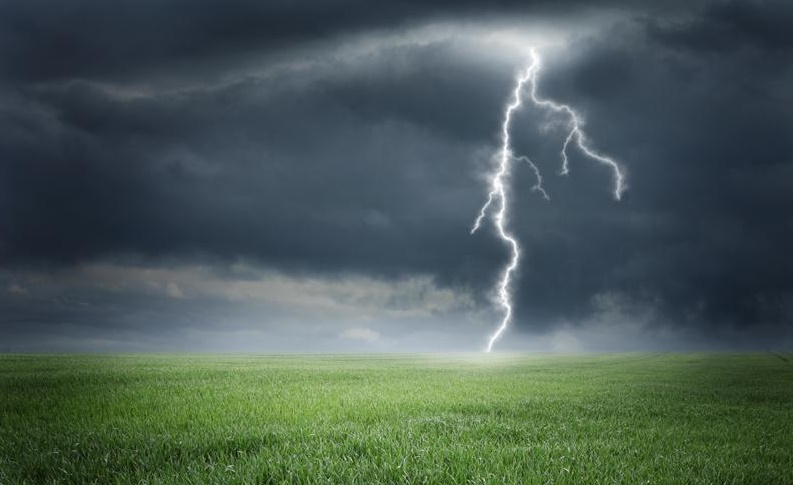 সাতক্ষীরার বজ্রপাতে মৎস্য চাষির মৃত্যু