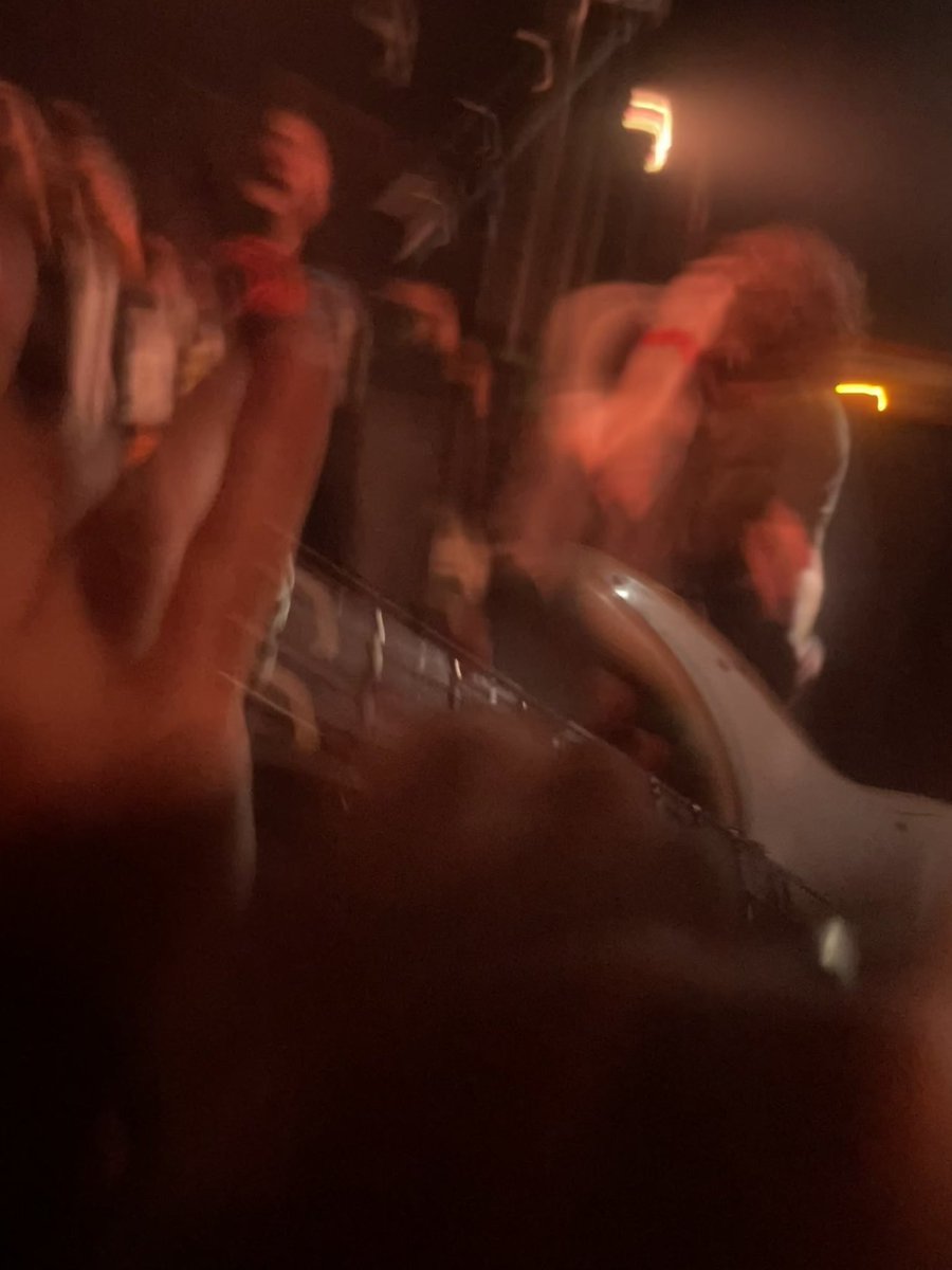 h60017564's tweet photo. mclusky from a few days ago in paris  🙏 @shit_rock https://t.co/LAi5uvmUwQ