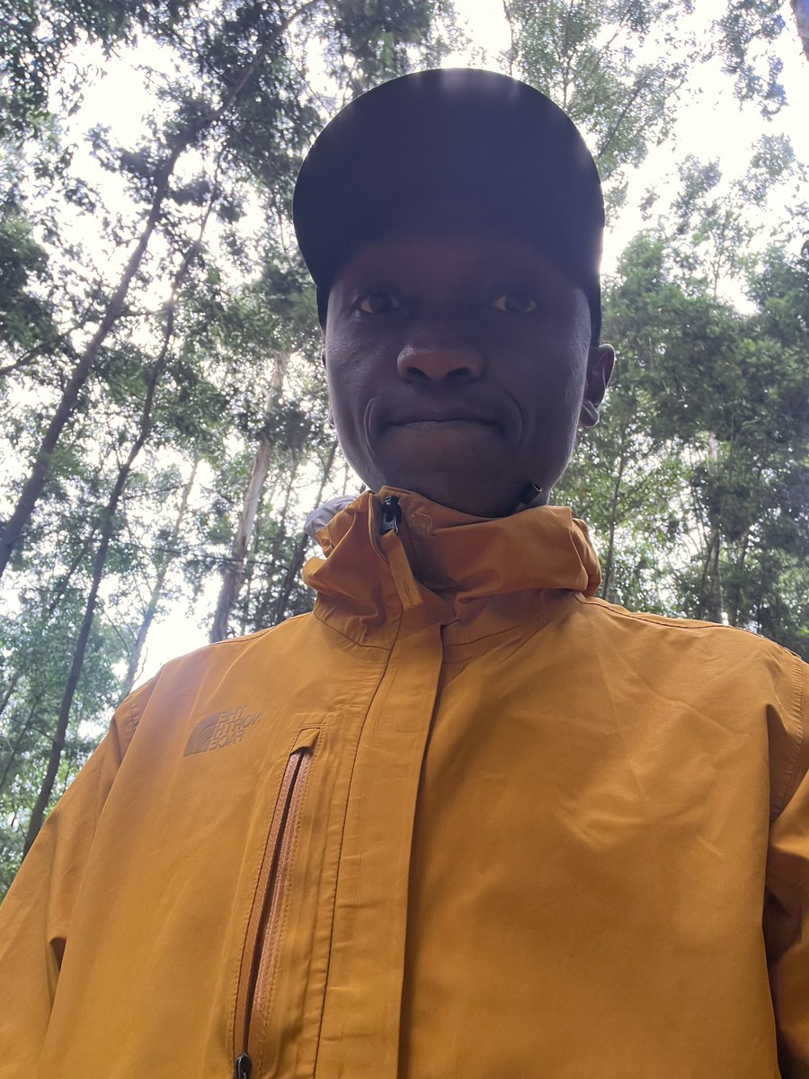 iamalexkamau's tweet image. Photography Tip📸 - Play with Perspective!

Alone in the forest with no one around to snap your picture? Skip the selfie! Try putting your phone down, camera pointing up, in Wide Angle mode for a unique shot.

Do this 👍                      Don’t do this👎