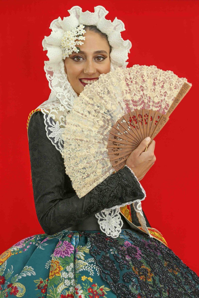 🎉 CARMEN CEBRIAN TORTOSA Fallera Mayor de Elda 🎂 CUMPLE AÑOS 🎂

Muchas felicidades!!!! esperamos que pases un estupendo día.

📷@javiruizfotografia

#fallaselda #madeinelda #ffmmeyddhh23 #cumpleaños #fallera #JuntsMolemMés #FallesUNESCO #SomPatrimoni #FallasElda #eldaenfallas