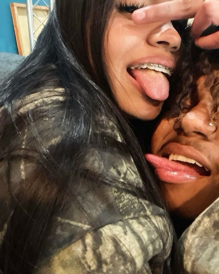 aaliyahtoreall's tweet image. Idk I just wanna experience teenage love 😔