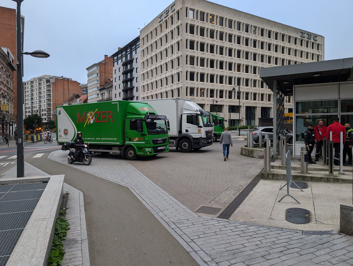 spignal's tweet photo. Three large "office removal" trucks this morning in front of the European Commission HQ. One for documents, one for furniture, one for Thierry Breton's bruised ego. https://t.co/r1dsvTg4Hi