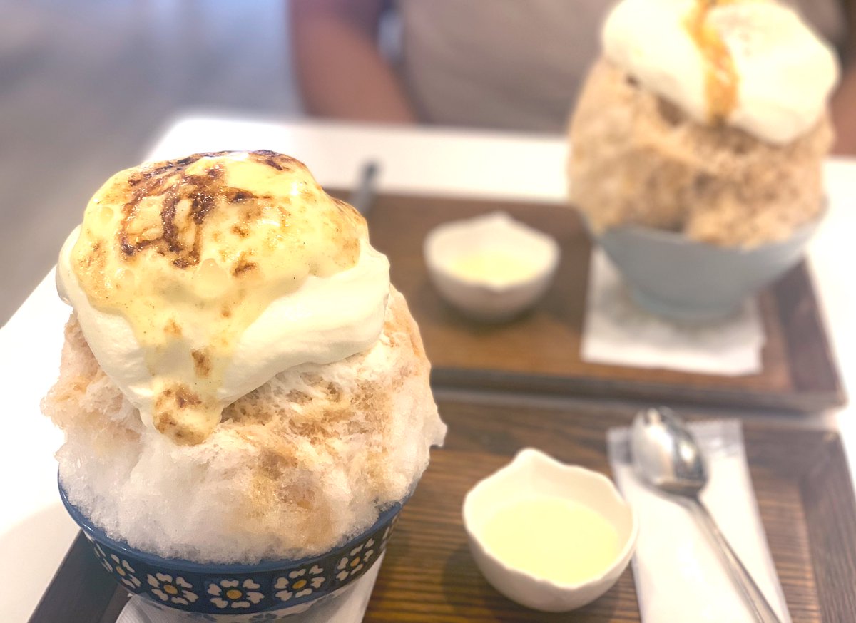 zuborra23's tweet photo. 最近のかき氷はオシャレだしお高いのね🍧

安くても1000円😱　　

違うお店だと3800円って書いてあったな...

もう焼肉食べ放題行けるやん。 https://t.co/hcFaek2btQ