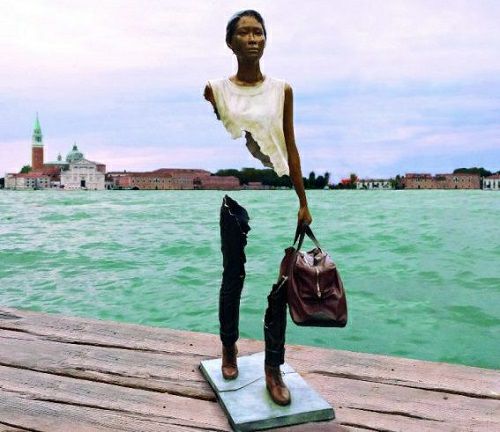 #Saramago 'Cuadernos de Lanzarote'

"Y lo que encuentro es a alguien (yo mismo) que habiendo vivido toda su vida con las puertas cerradas y atrancadas, las abre ahora, impelido, sobre todo, por la fuerza de un descubierto amor de los otros"

#RefugeesWelcome

⚒️ Bruno Catalano