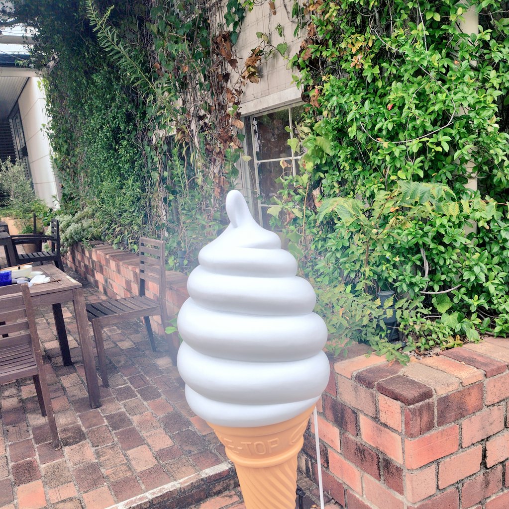 Ty4Hl's tweet photo. 一旦休憩〜
happyになれる大切な時間
これ飲んでがんばります ·͜· 🌿.∘
#Ronhermancafe #lemonade https://t.co/FgFBZqrxea