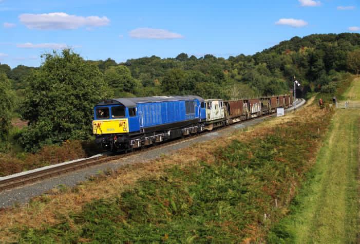 Class 58 58023 will be added to the lineup for our Autumn Diesel Bash, which runs from 3-6 October, the first passenger working of a Class 58 in the UK since 2002. 

Thanks to Edward Stevenson for the use of the loco. 
 svr.co.uk/event/autumn-d…

Pic: Jack Summerfield