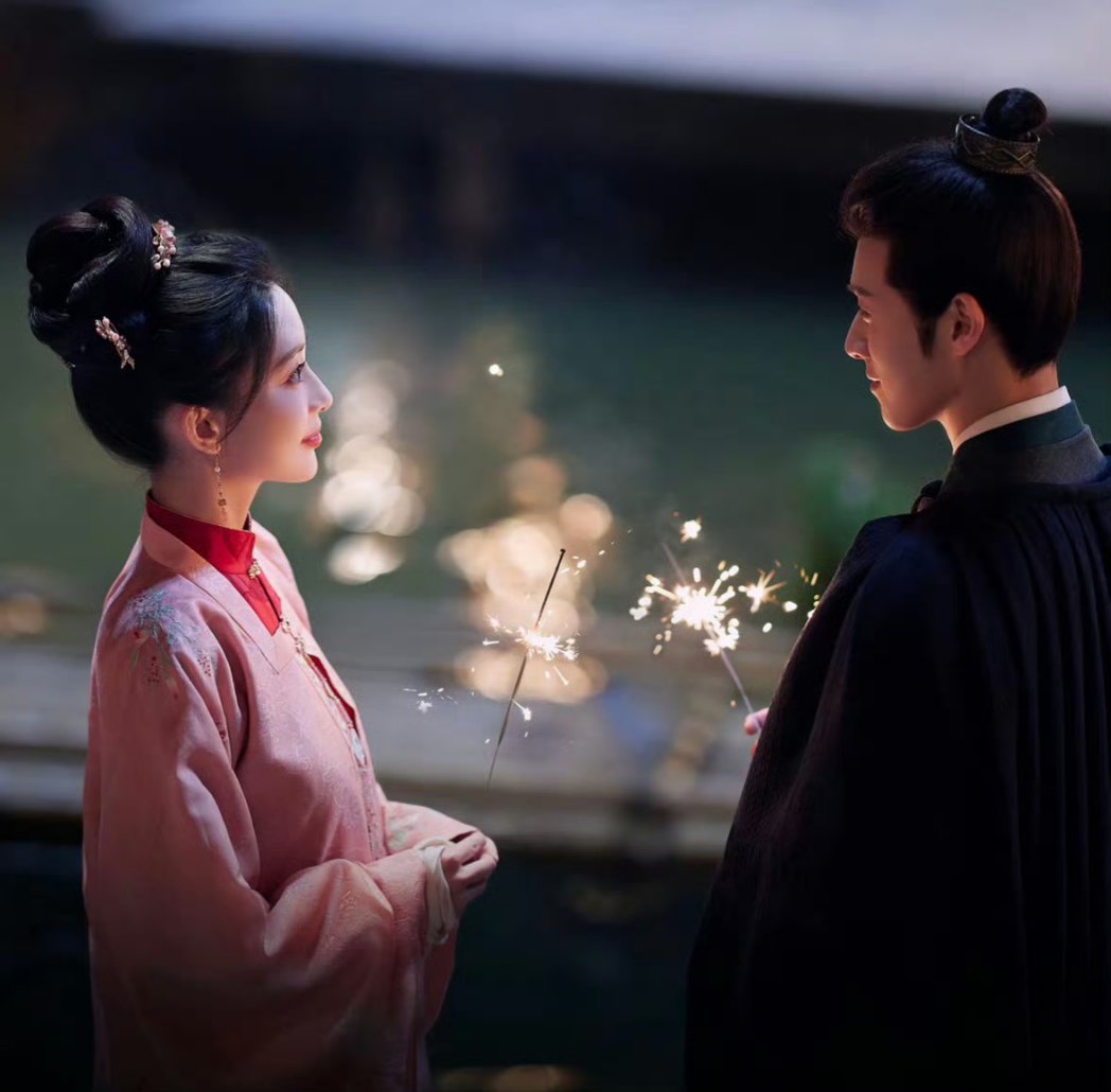 jiaolin24's tweet photo. 0917 #Blossom weibo and Wetv for the Mid-Autumn Festival~🌲💚

#SangMo looks so whipped with his beloved we can't wait to see the live action 💚

#LiYunrui #Mengziyi #李昀锐 https://t.co/D9LOiLjnQP