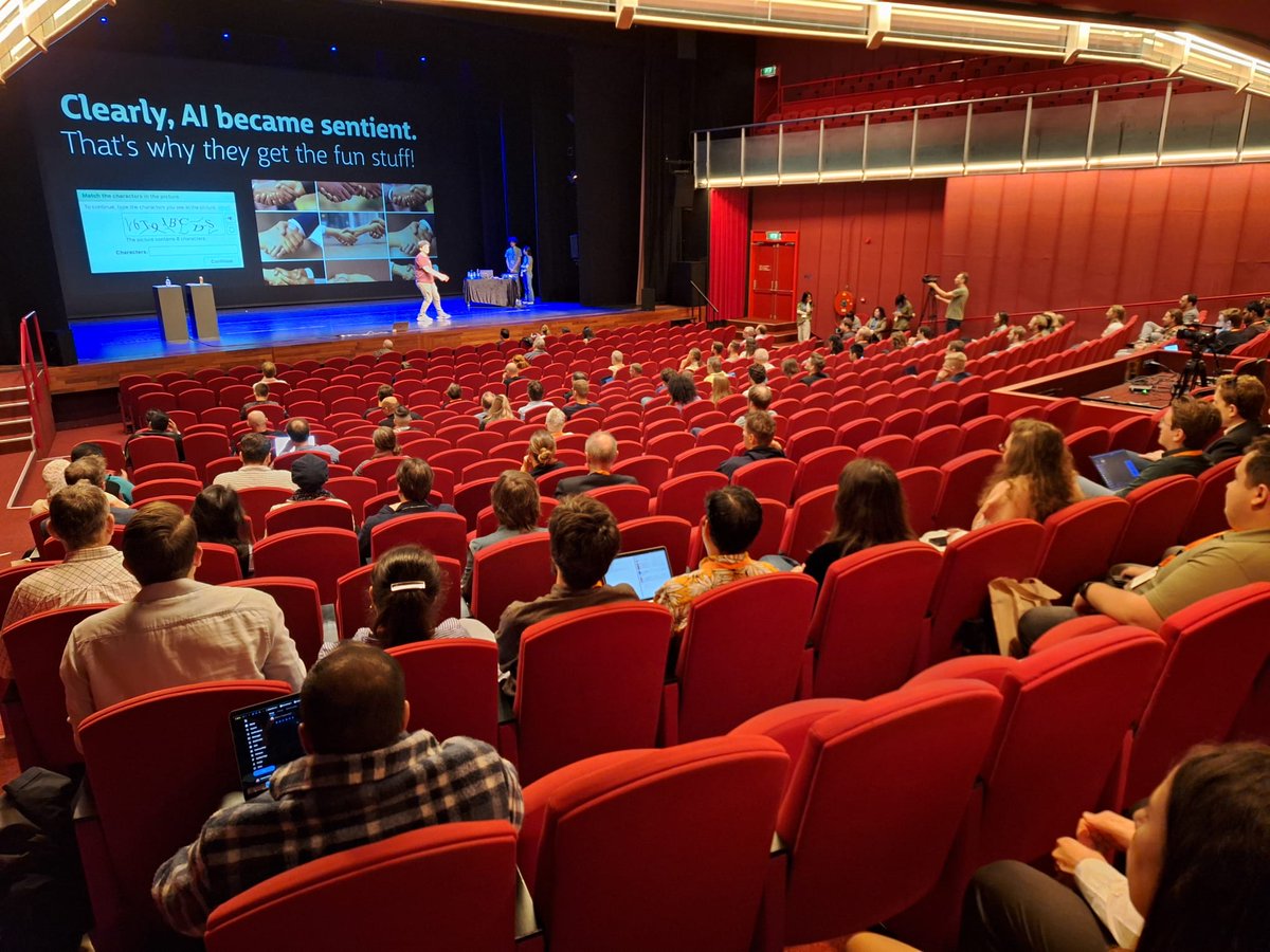 dbpedia's tweet image. Today&apos;s keynote “Keynote: Trust me, I’m a Human” follows now from Ruben Verborgh from @ugent at the #DBpediaDay. #SemanticsConf #SemanticWeb